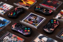 Kyo Kusanagi Edition : Manette Bluetooth Style SNK Neo Geo - compatible PC Windows, Android & Neo Geo Mini^8Bitdo Best